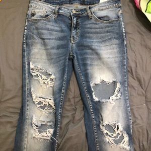 Man an Distressed Jeans